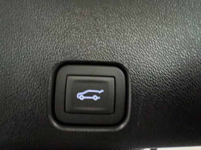 New 2026 Chevrolet Traverse Z71 w/ Enhanced Driving Package AWD/4WD image 8