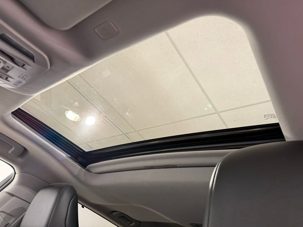 Used 2022 Toyota Highlander XLE image 18