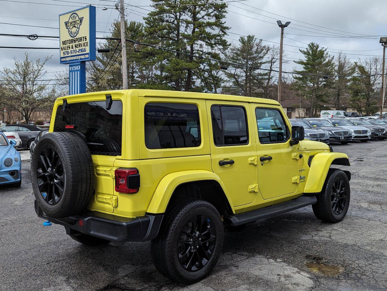 Used 2023 Jeep Wrangler Unlimited Sahara w/ Cold Weather Group AWD/4WD image 7