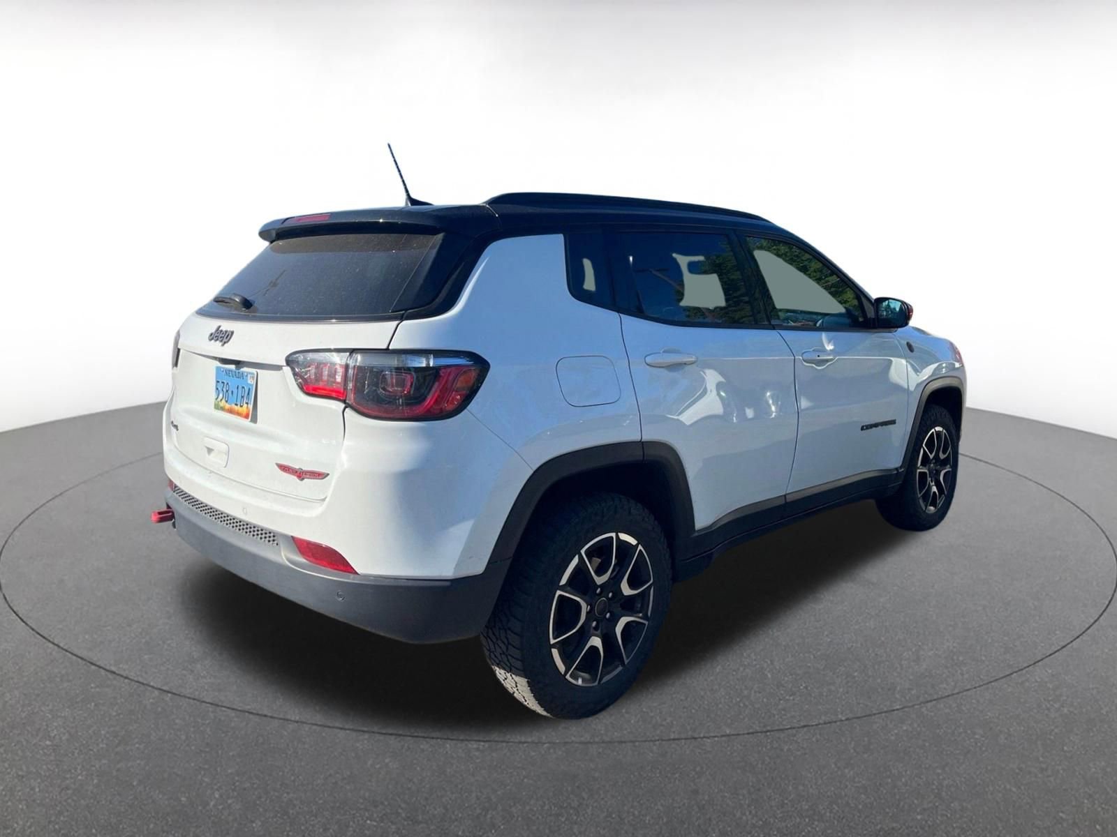 Used 2025 Jeep Compass Trailhawk AWD/4WD image 7