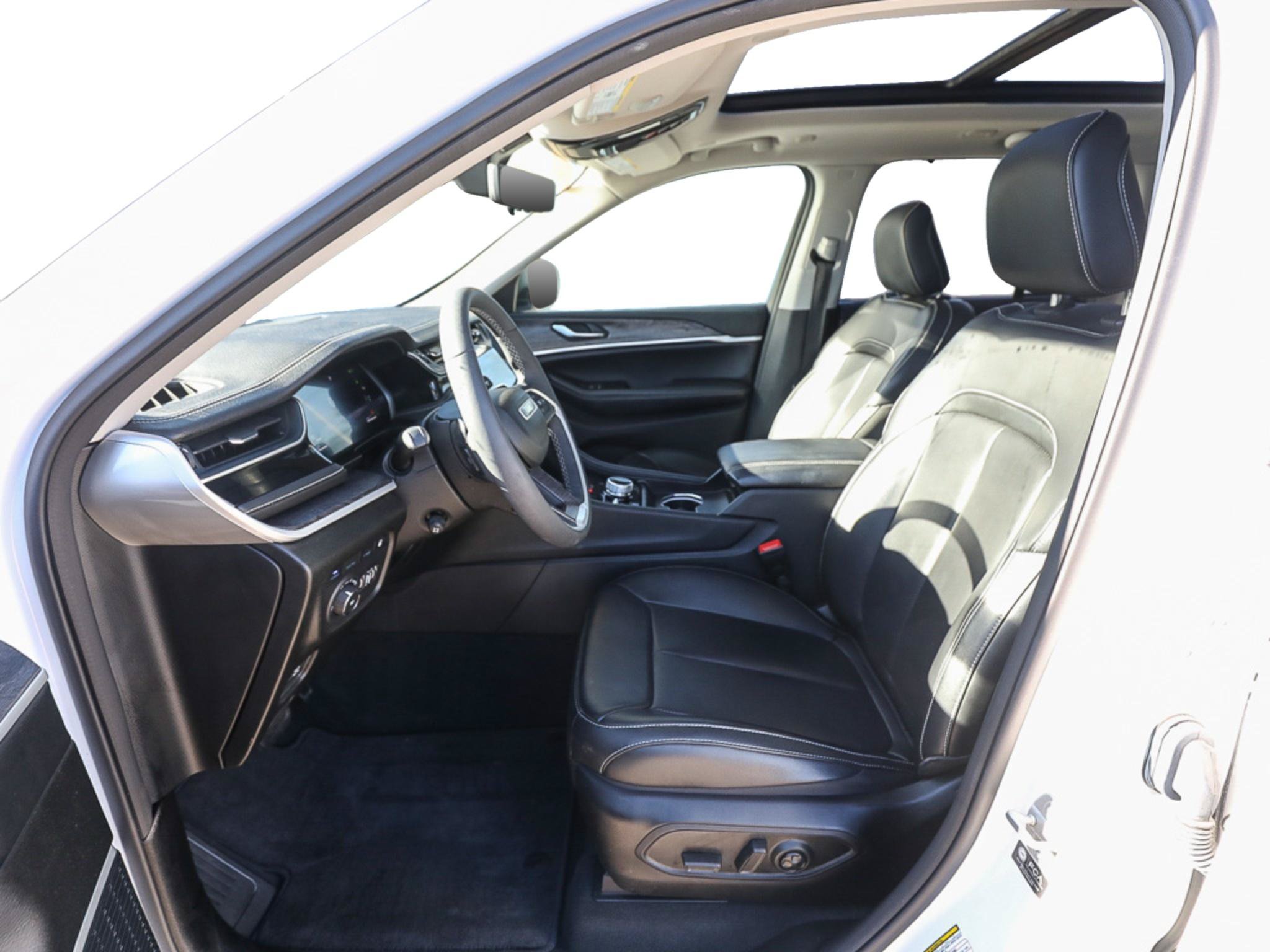 Used 2023 Jeep Grand Cherokee 30th Anniversary AWD/4WD image 12