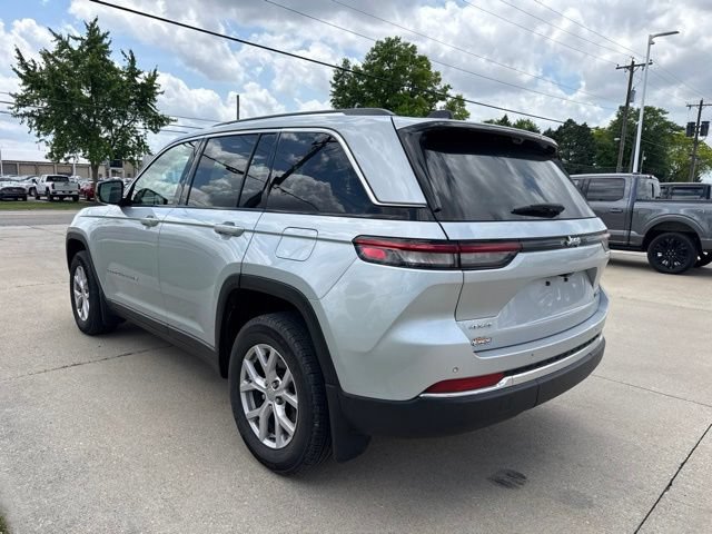Used 2022 Jeep Grand Cherokee Limited w/ Luxury Tech Group II AWD/4WD image 5