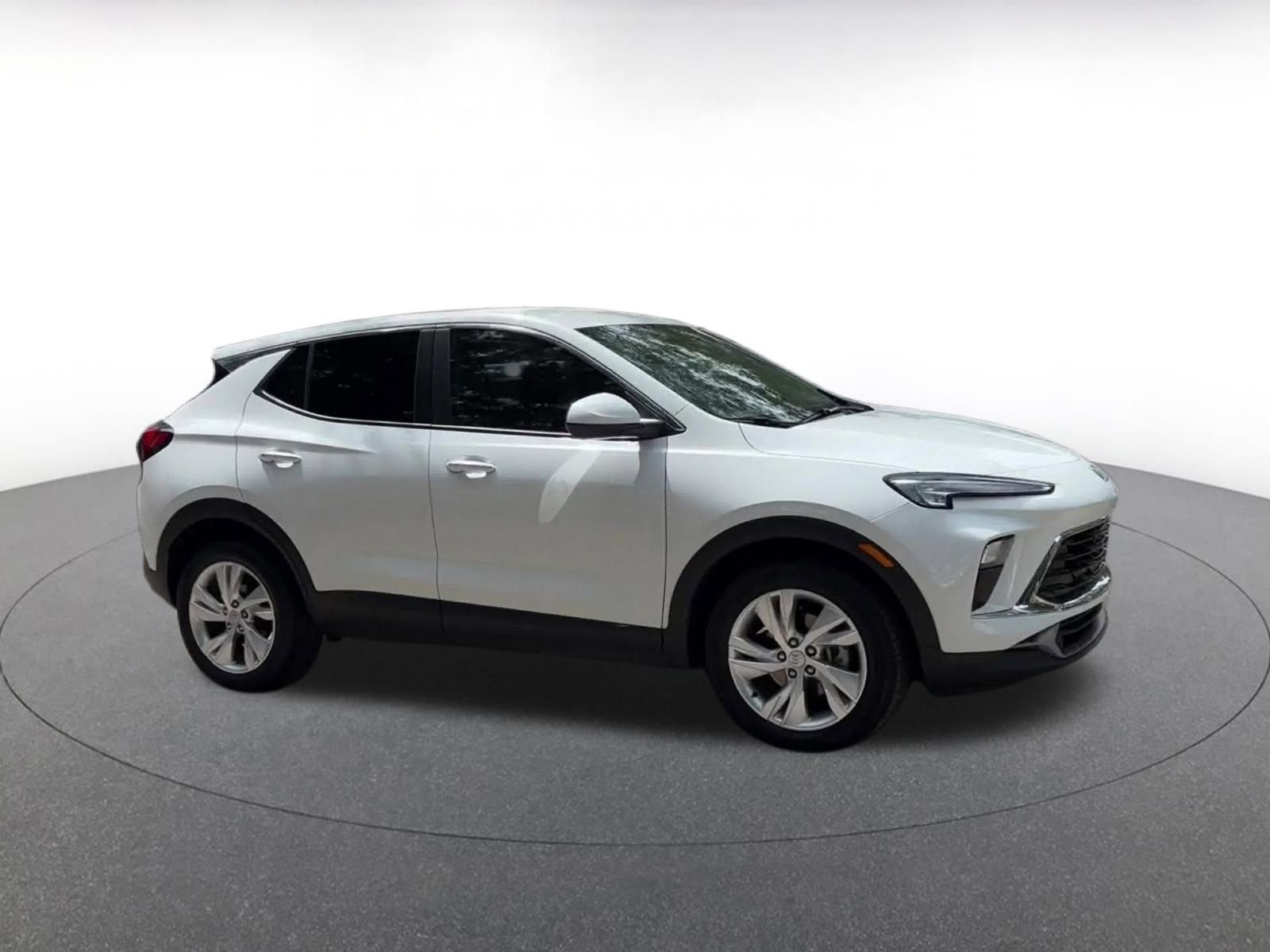 Used 2025 Buick Encore GX Preferred FWD image 2