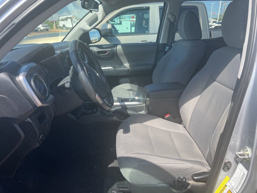 Used 2016 Toyota Tacoma SR5 w/ Towing Package image 12