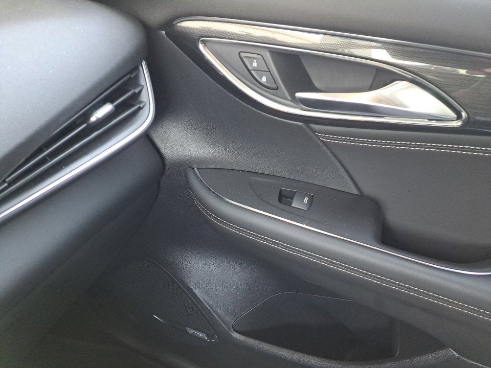 Used 2023 Buick Envision Essence w/ Technology Package I AWD/4WD image 29