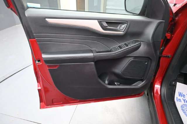 Used 2022 Ford Escape SE w/ SE Sport Appearance Package FWD image 12