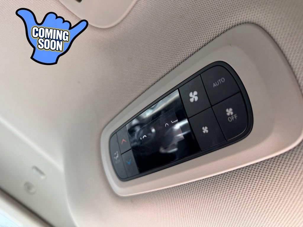 Used 2021 Chrysler Pacifica Touring-L FWD image 18