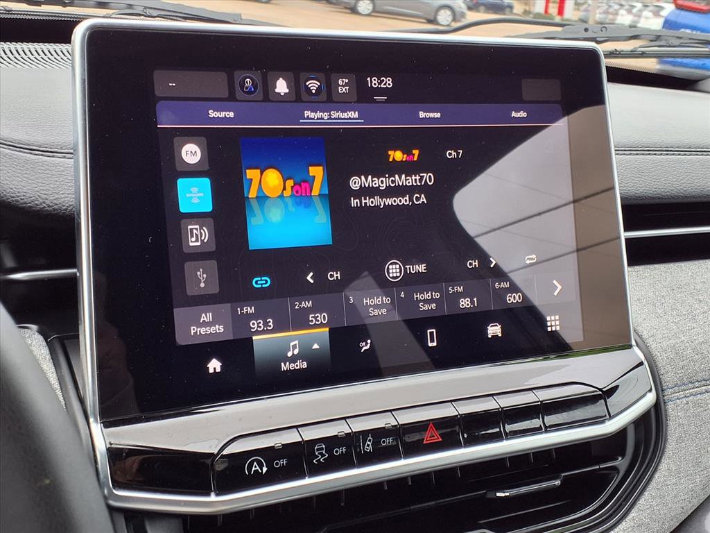 Used 2024 Jeep Compass Latitude image 4