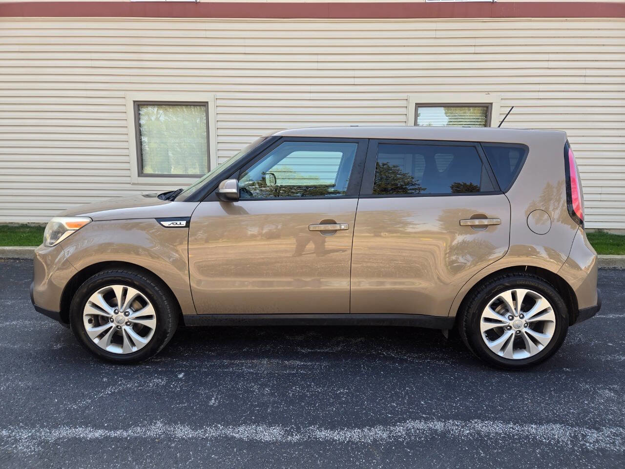 Used 2014 Kia Soul + image 4
