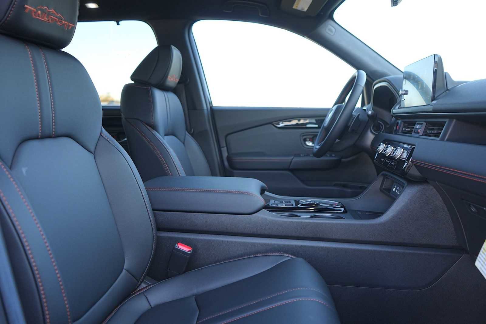 Used 2025 Honda Pilot TrailSport image 15