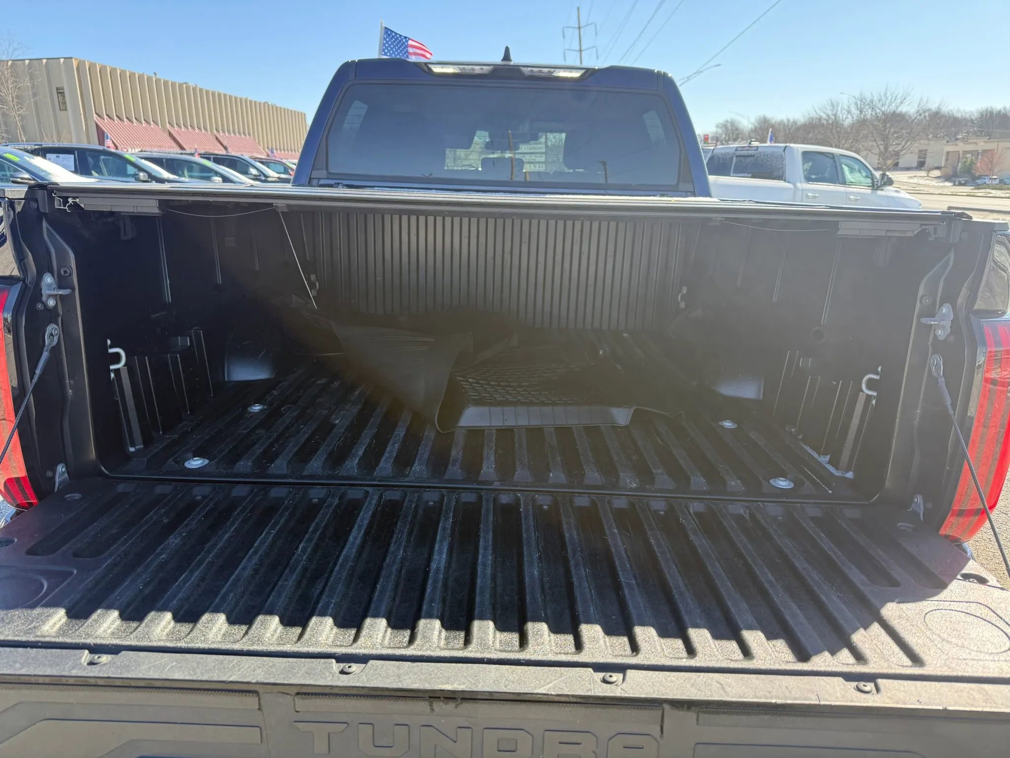 Used 2022 Toyota Tundra SR5 w/ SR5 Convenience Package image 5