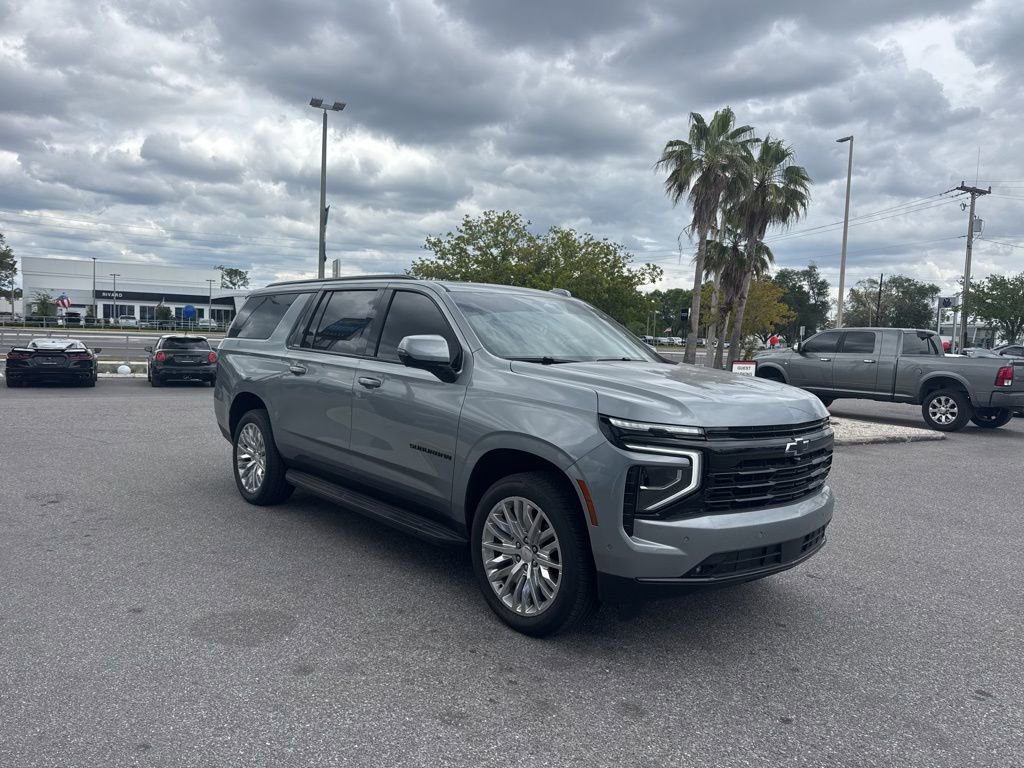 Used 2025 Chevrolet Suburban RST w/ Comfort Package image 1