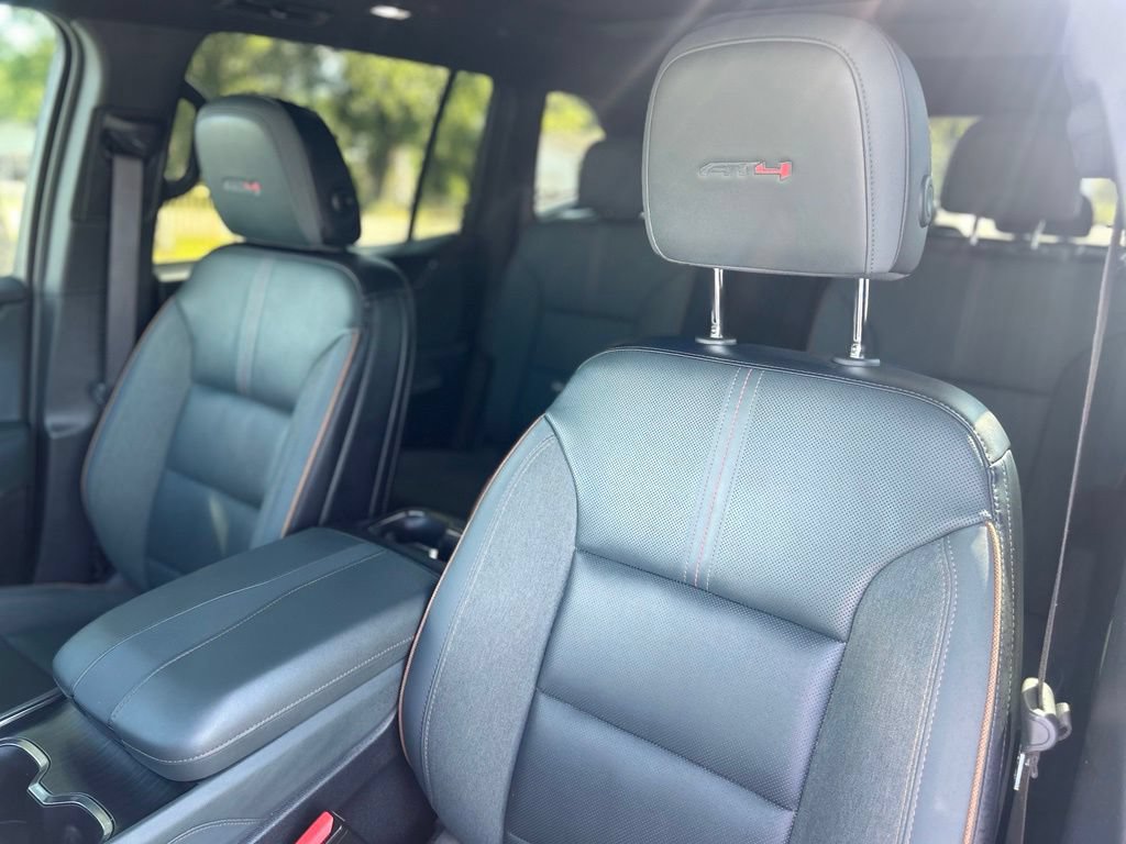 Used 2025 GMC Acadia AT4 w/ Luxury Package AWD/4WD image 11