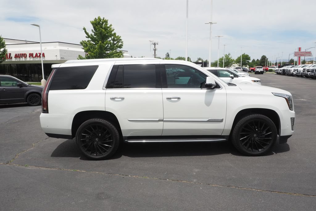 Used 2020 Cadillac Escalade Premium Luxury AWD/4WD image 8