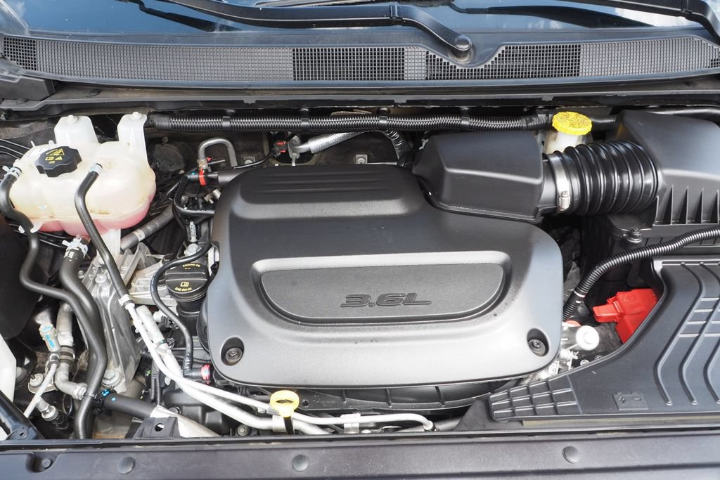 Used 2024 Chrysler Pacifica Touring-L FWD image 11