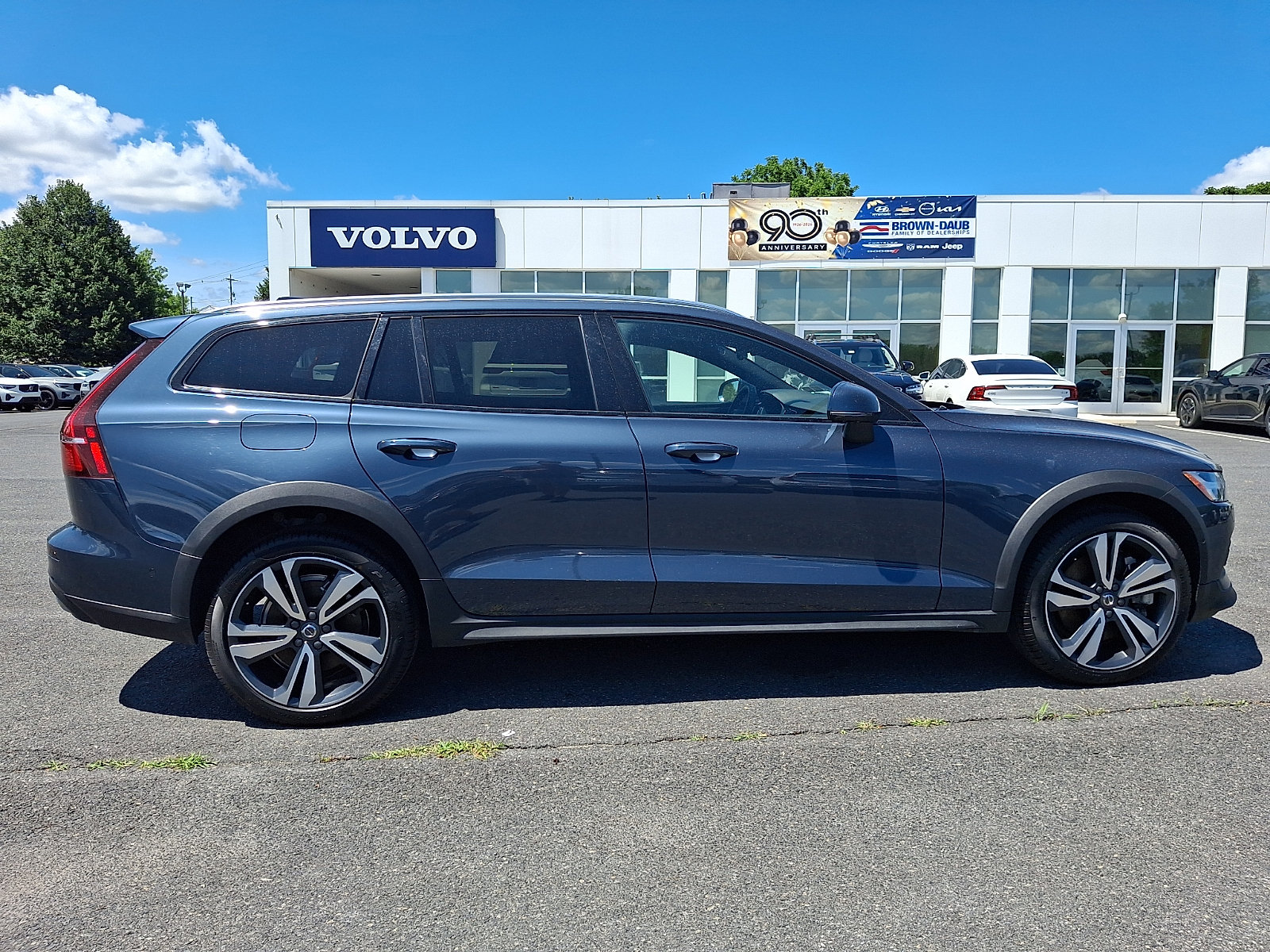 Used 2025 Volvo V60 B5 Cross Country Plus AWD/4WD image 7