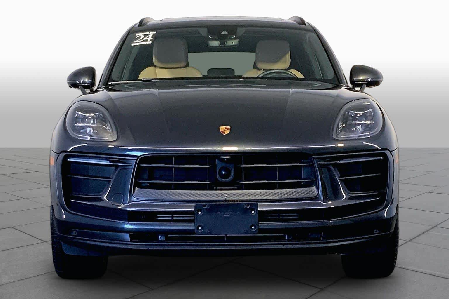 Used 2024 Porsche Macan AWD/4WD image 4