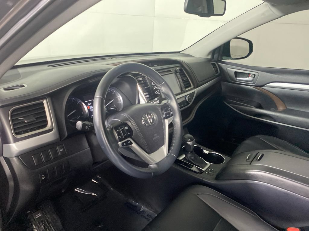 Used 2015 Toyota Highlander XLE AWD/4WD image 11