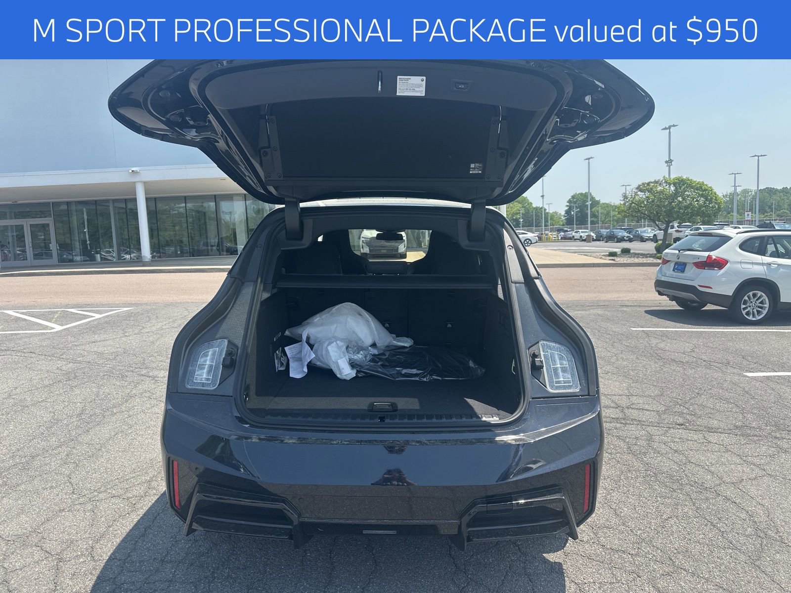 New 2026 BMW iX xDrive60 w/ M Sport Package image 6
