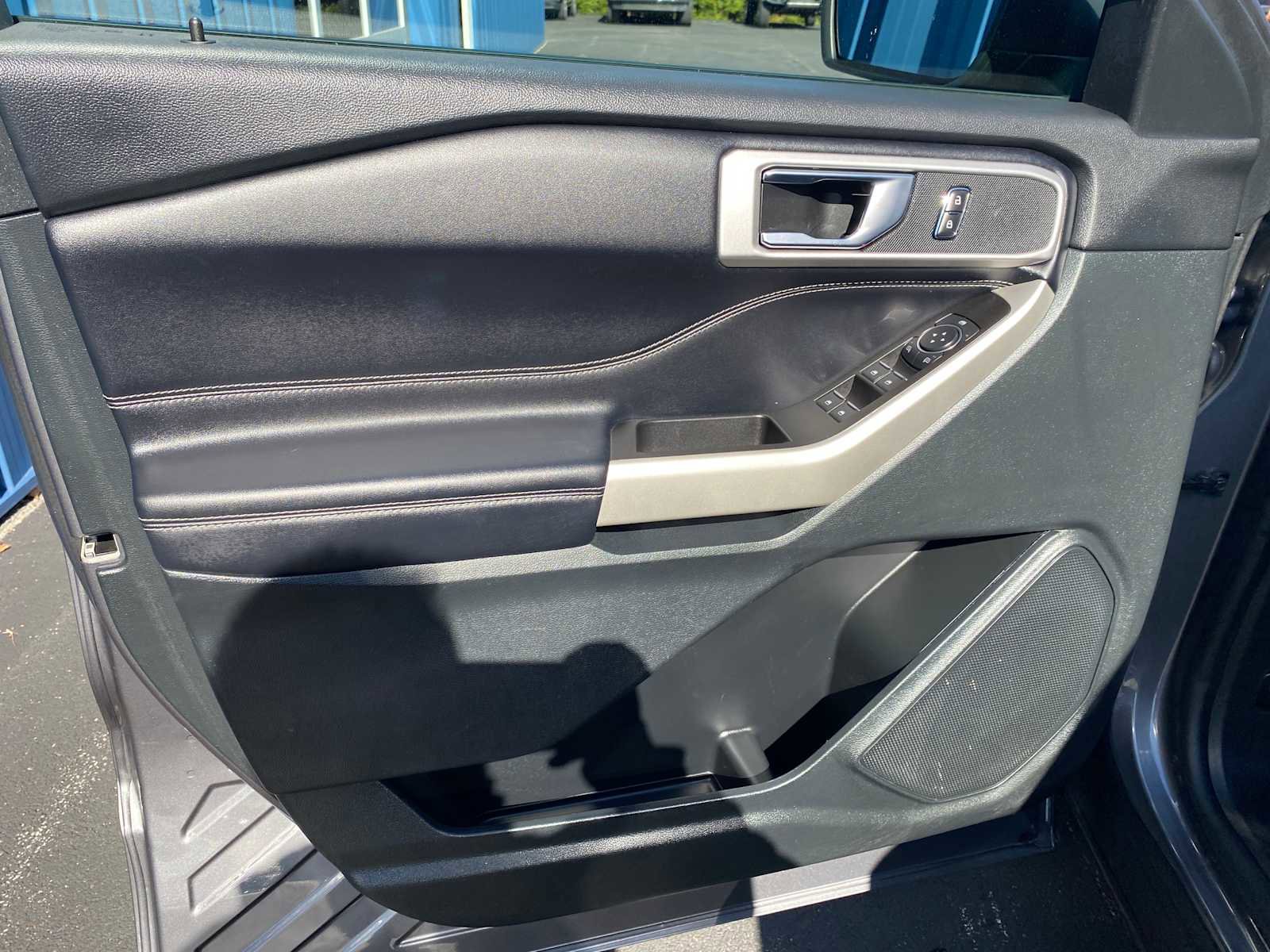 Used 2021 Ford Explorer XLT AWD/4WD image 36