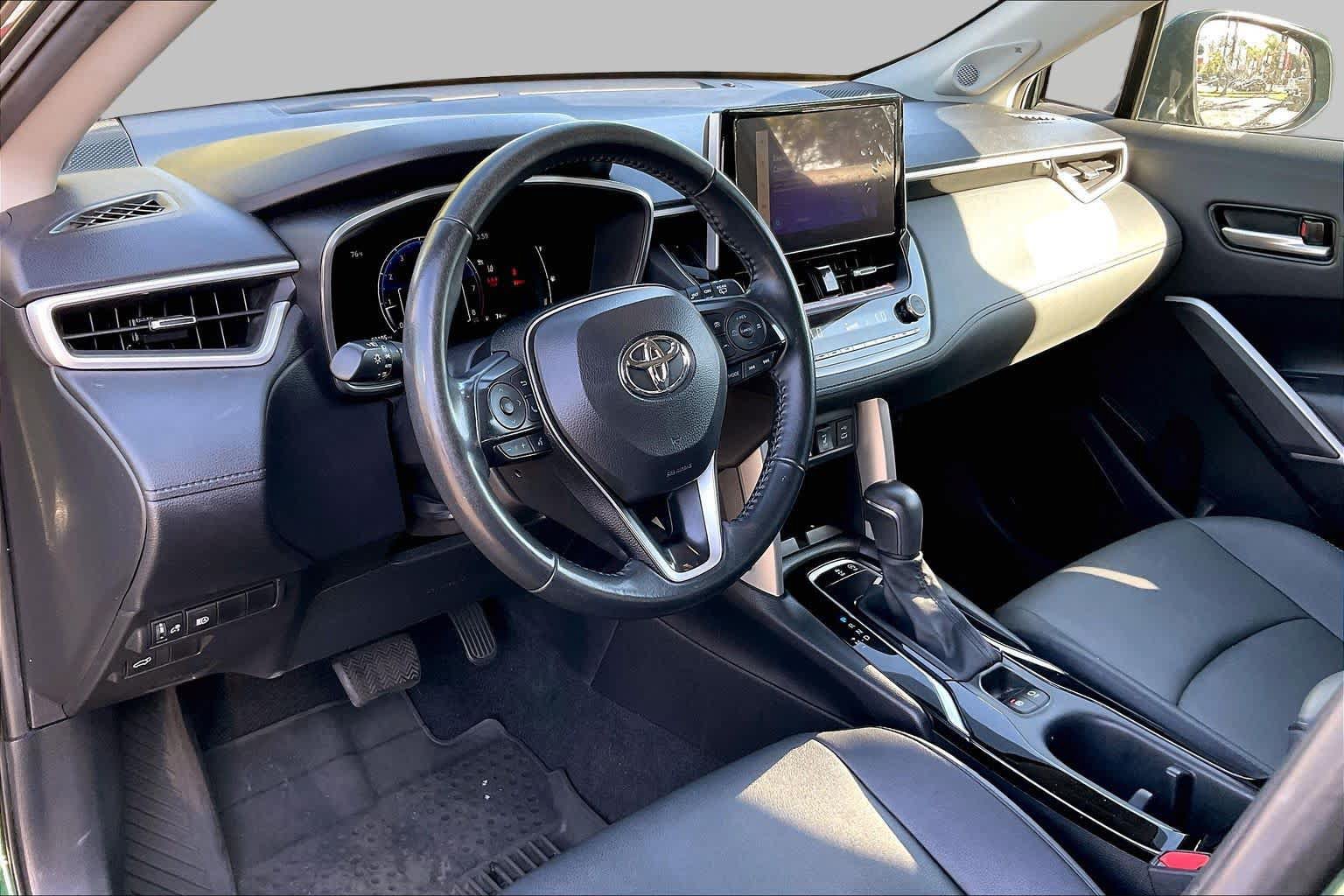 Certified 2024 Toyota Corolla Cross XLE w/ Convenience Package FWD image 17