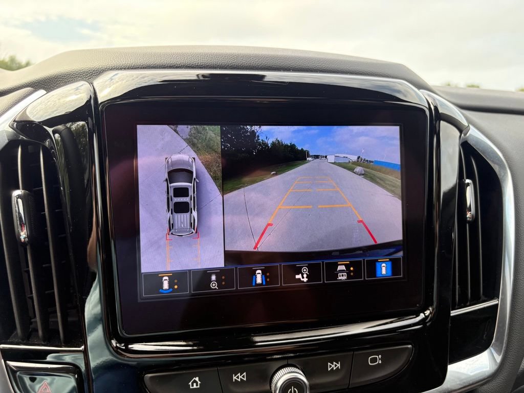 Used 2023 Chevrolet Traverse High Country AWD/4WD image 28