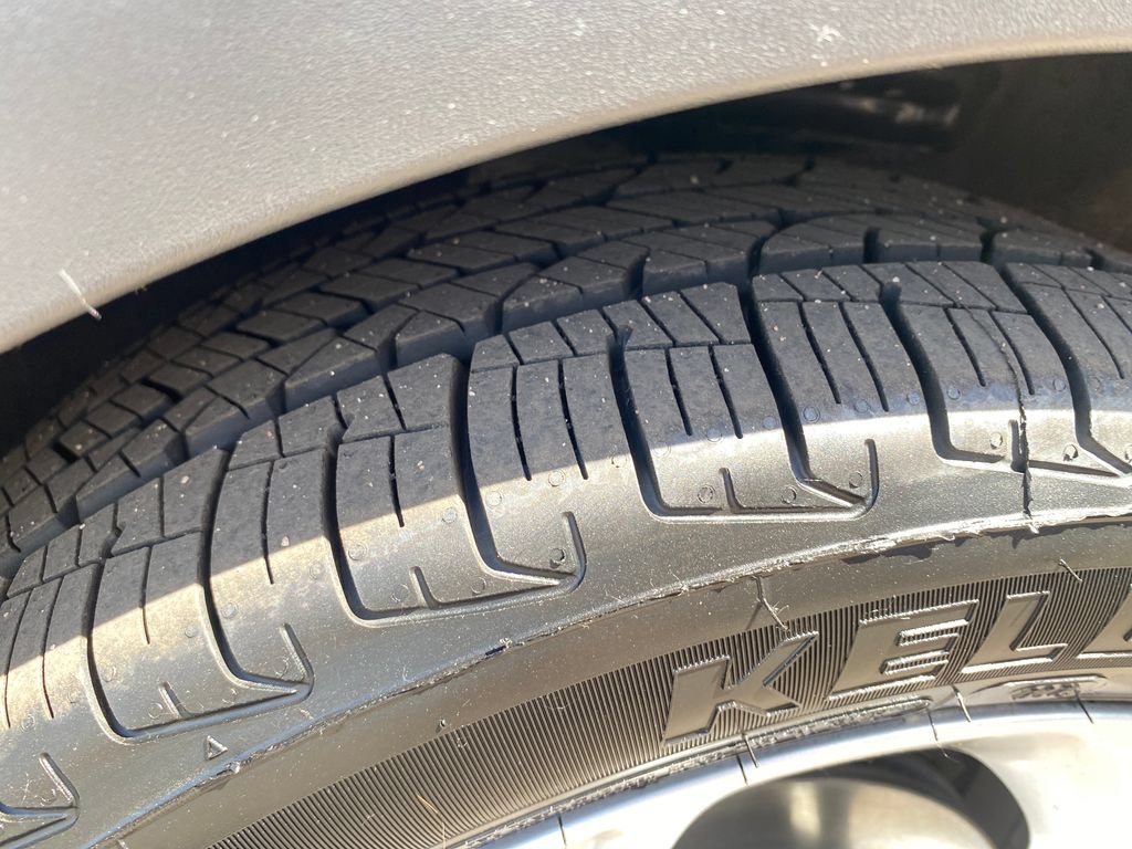 Used 2020 Chevrolet Bolt LT FWD image 27