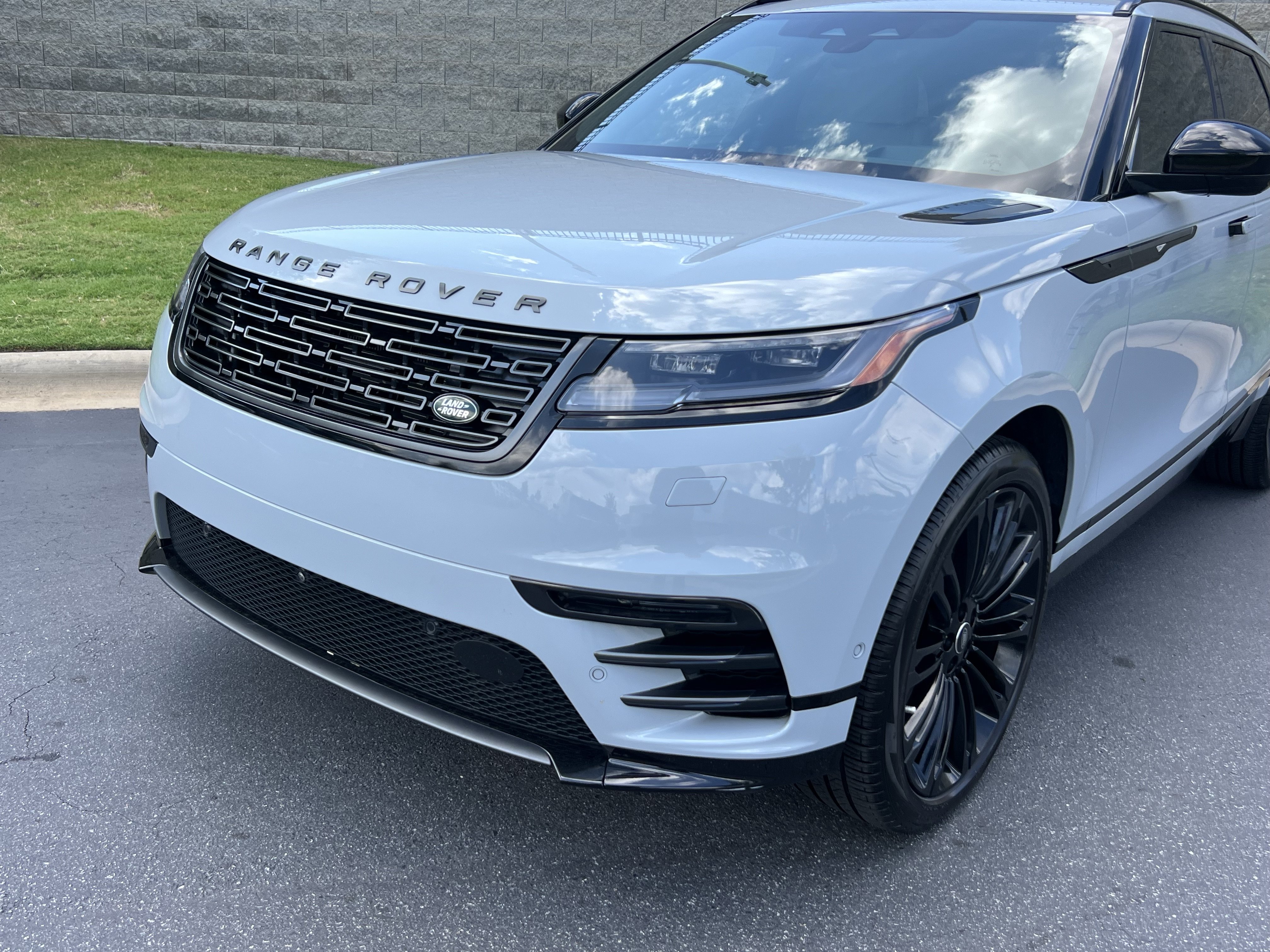 Certified 2026 Land Rover Range Rover Velar Dynamic SE AWD/4WD image 11