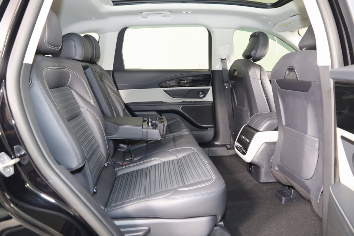 Used 2025 Lincoln Nautilus Reserve AWD/4WD image 14