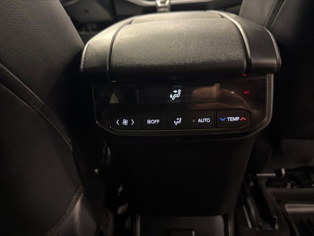 Certified 2024 Toyota Highlander AWD image 34