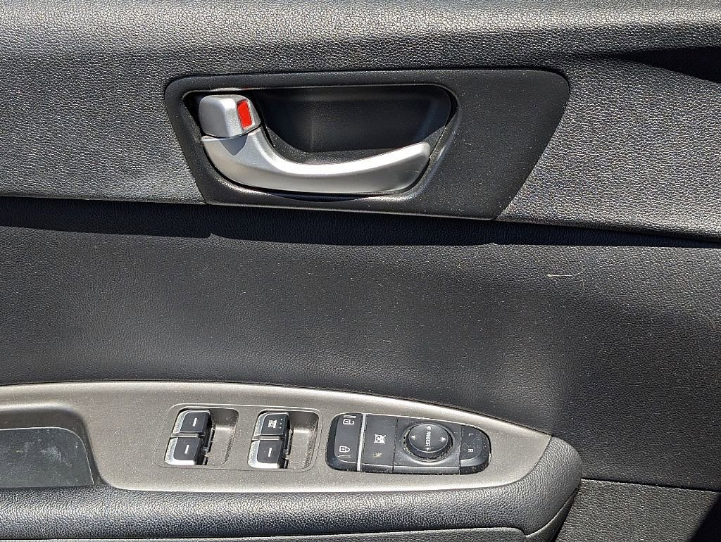 Used 2019 Kia Optima LX image 25