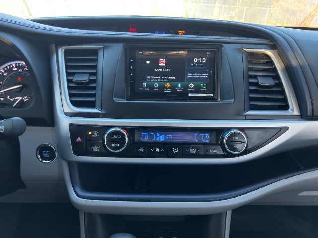 Used 2017 Toyota Highlander XLE AWD/4WD image 23