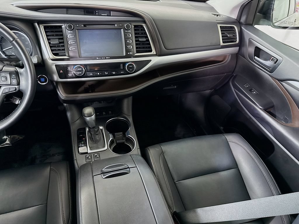 Certified 2019 Toyota Highlander XLE AWD/4WD image 28