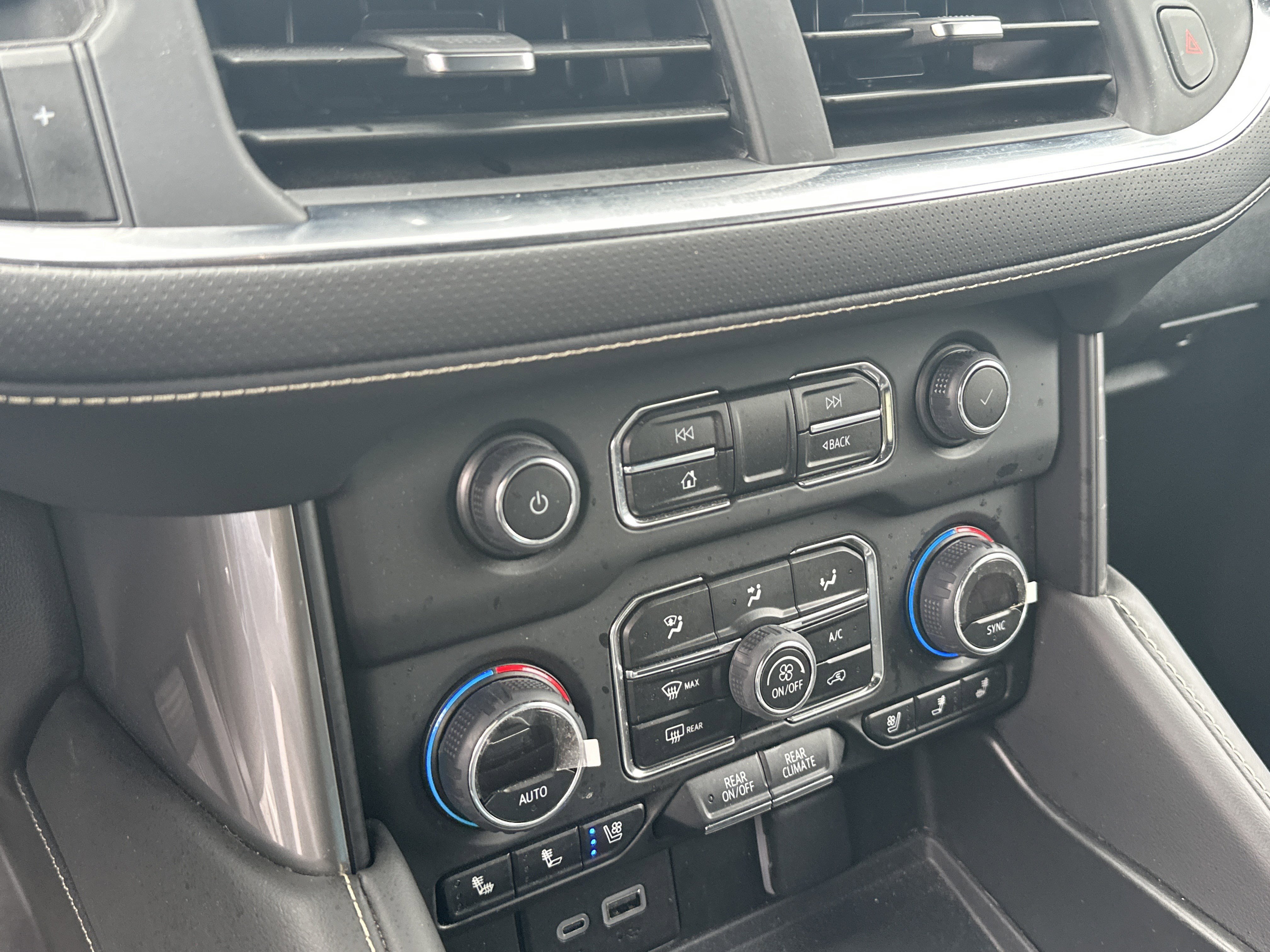 Used 2023 Chevrolet Tahoe Premier AWD/4WD image 29
