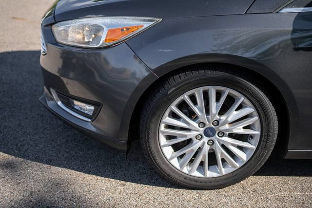 Used 2017 Ford Focus Titanium FWD image 9