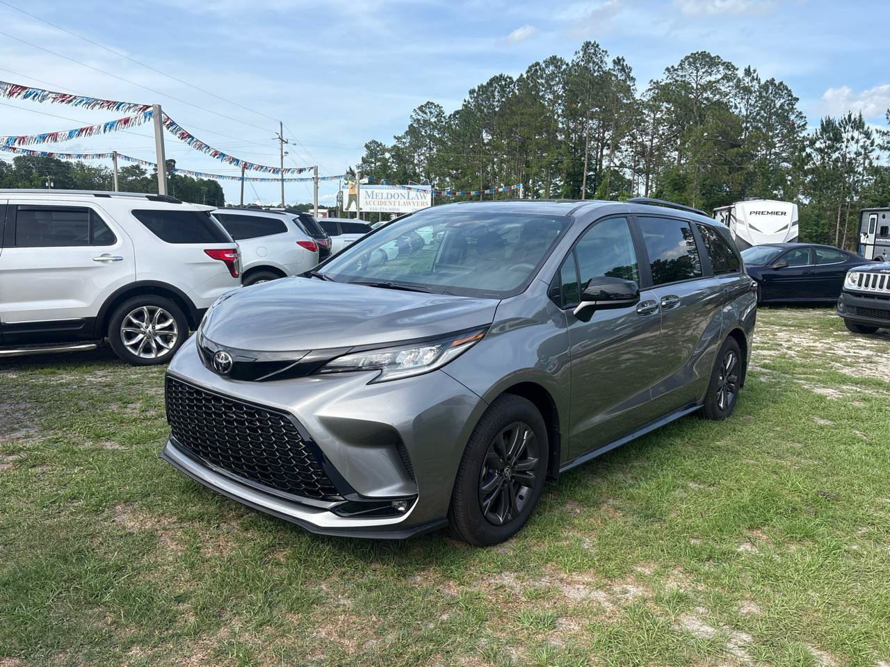 Used 2026 Toyota Sienna XSE AWD/4WD image 1