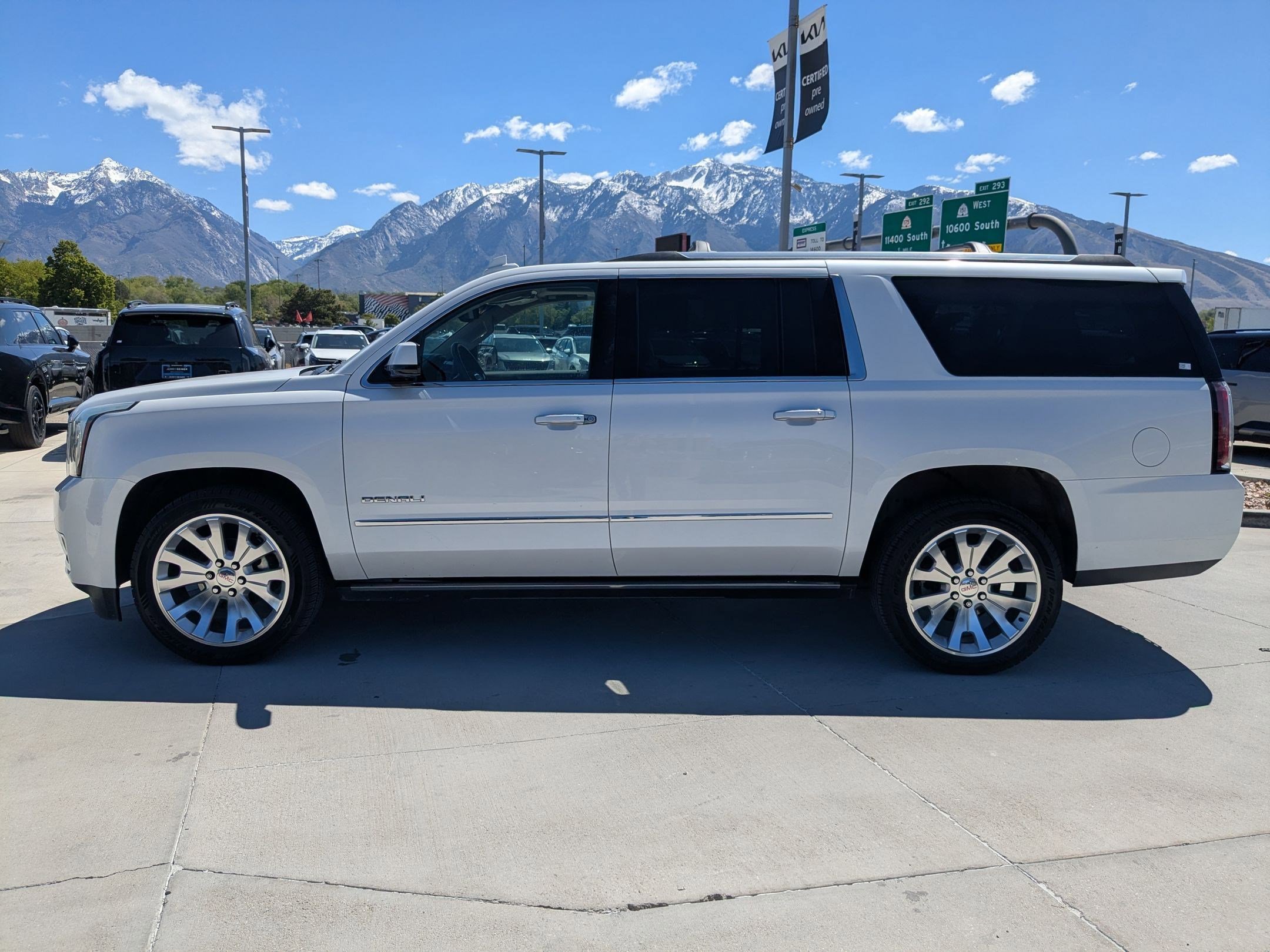 Used 2016 GMC Yukon XL Denali w/ Open Road Package AWD/4WD image 2