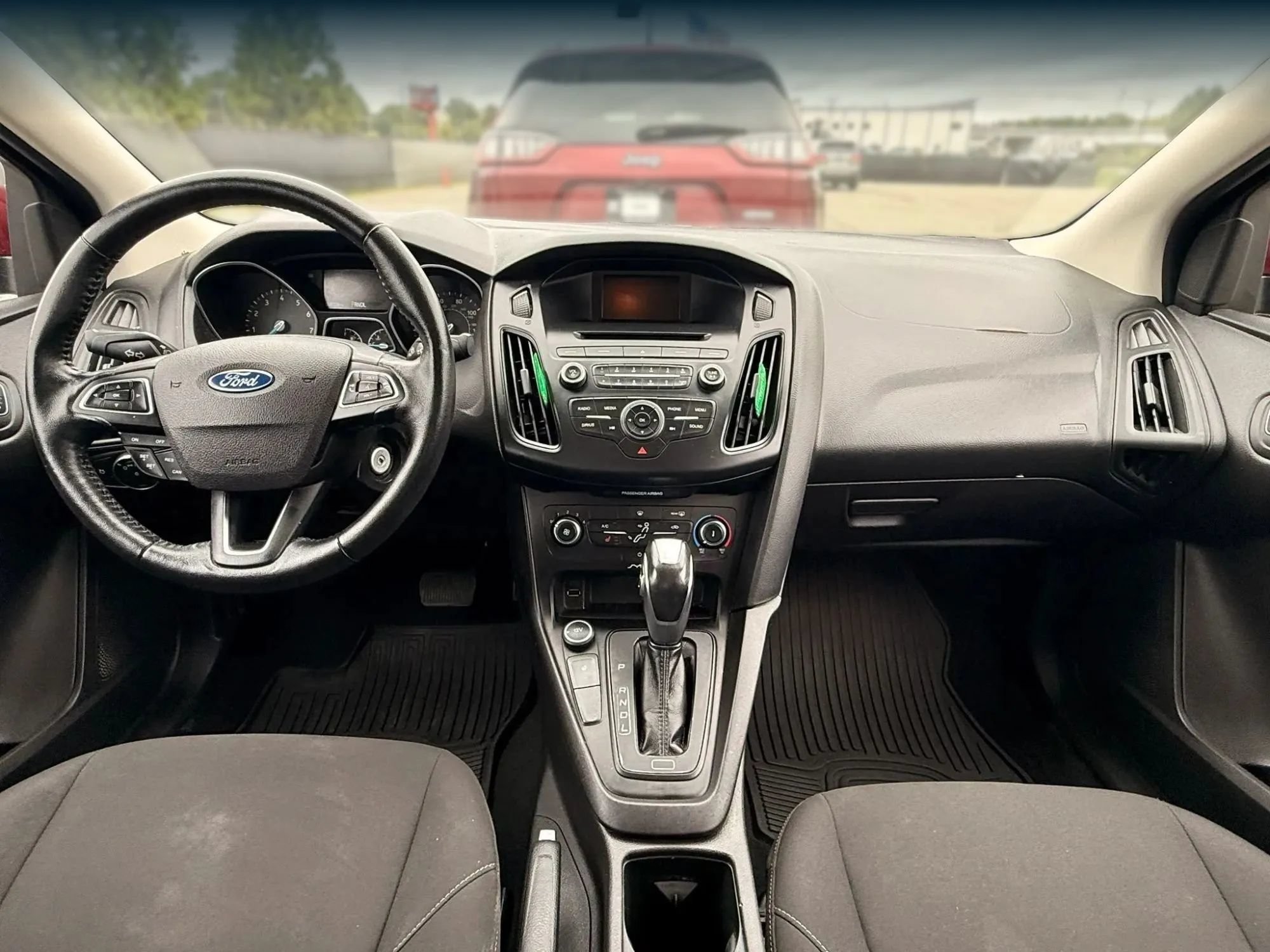 Used 2015 Ford Focus SE w/ SE Cold Weather Package FWD image 3