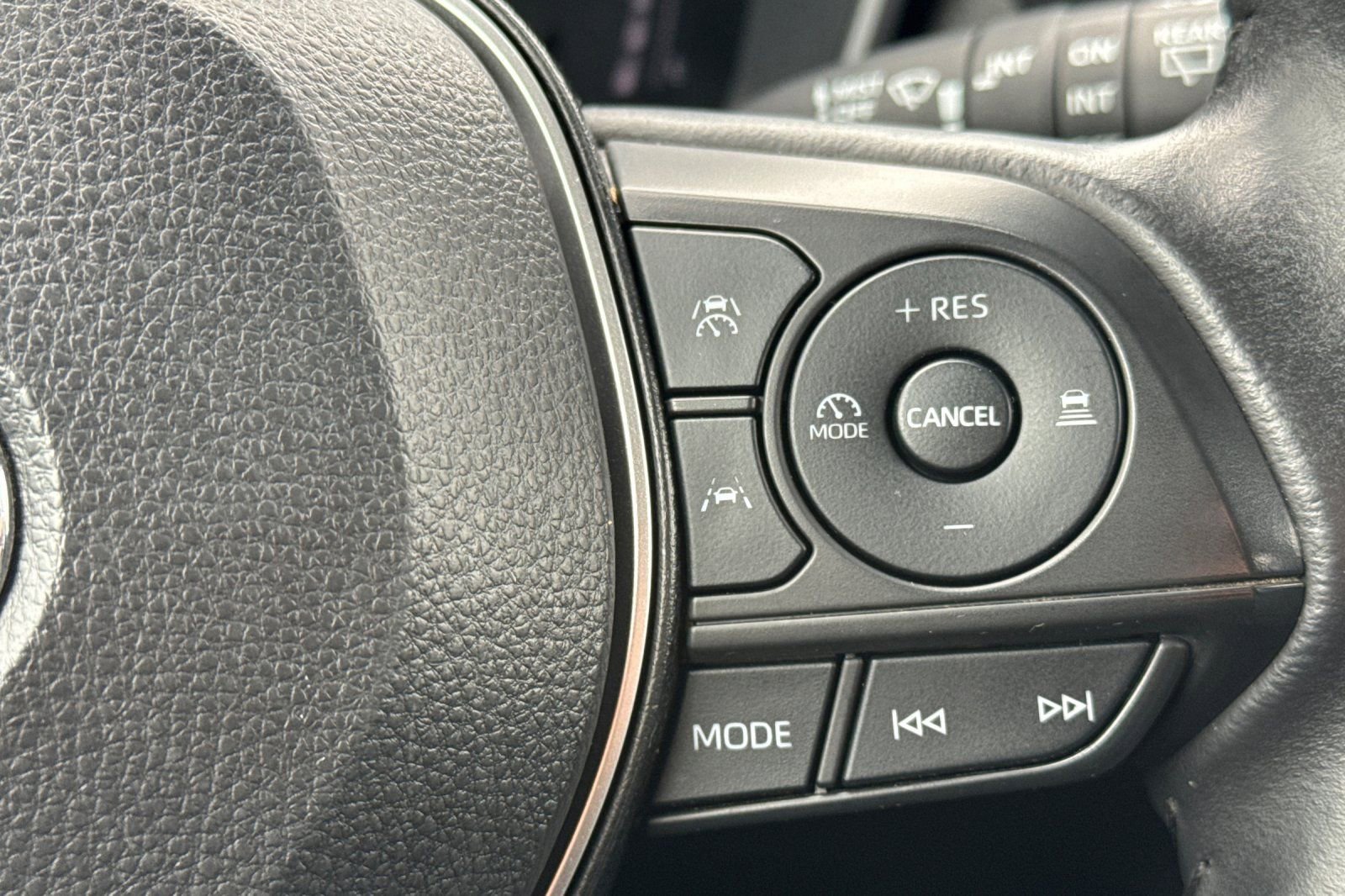 Used 2024 Toyota Corolla Cross XLE image 27