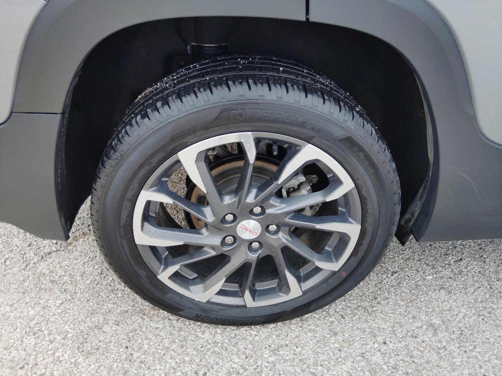 Used 2023 GMC Terrain SLT w/ Tech Package image 9