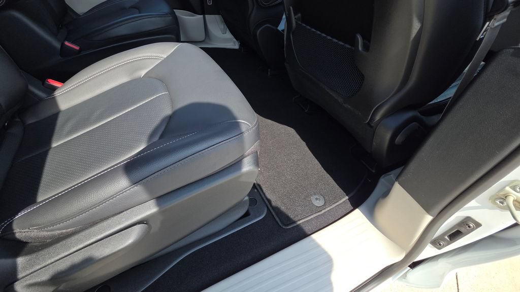 Used 2022 Chrysler Pacifica Touring-L FWD image 15