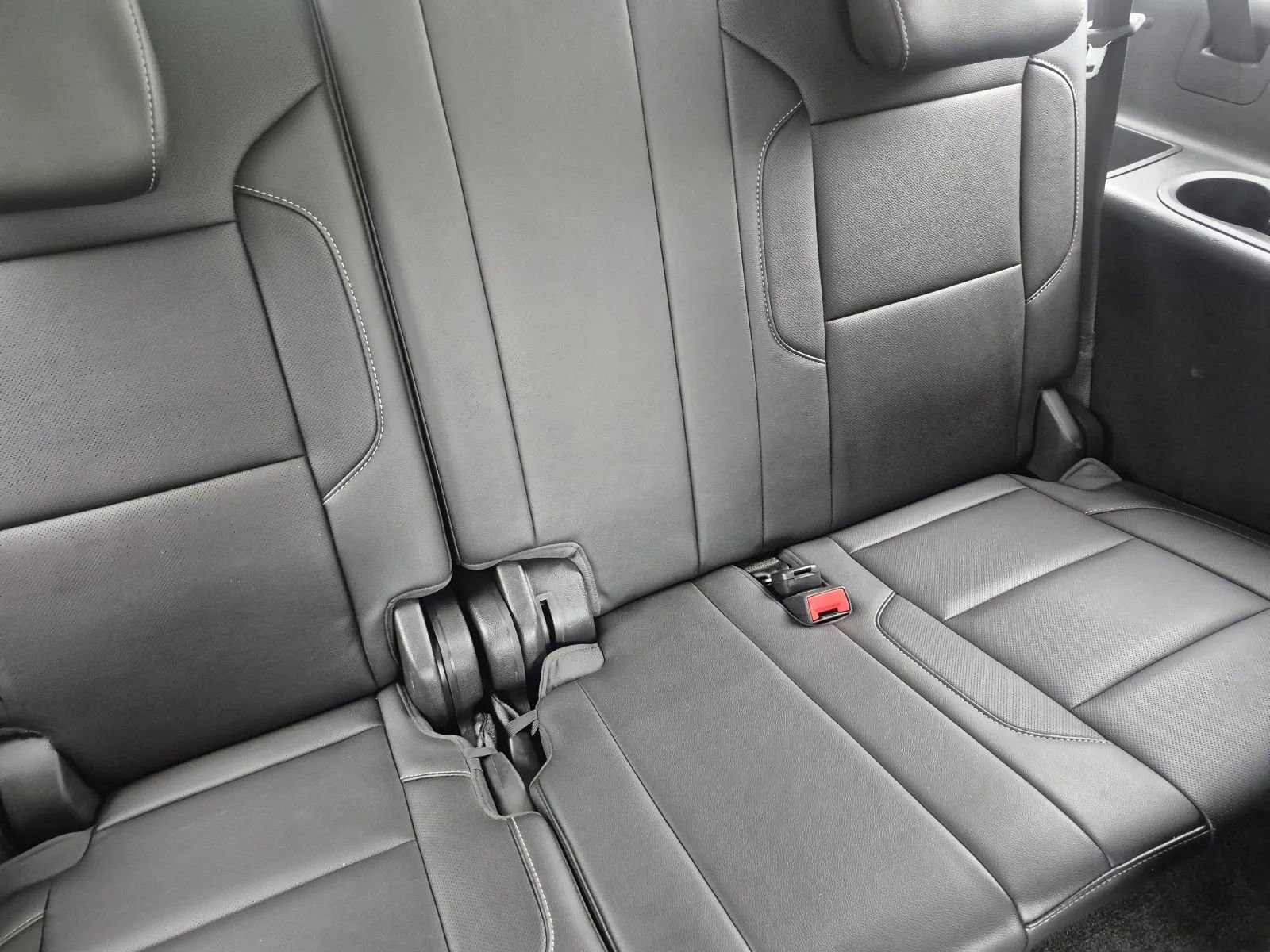 Used 2018 Chevrolet Suburban Premier AWD/4WD image 25
