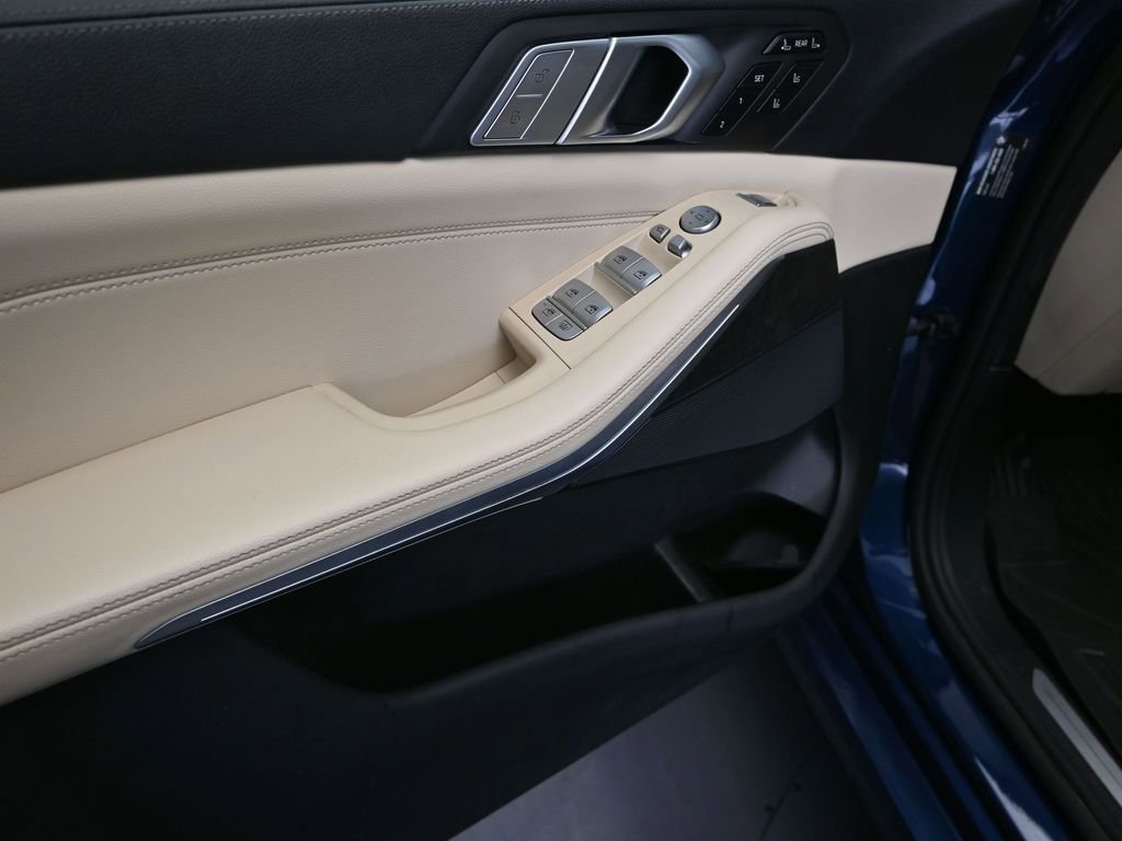 Used 2021 BMW X7 xDrive40i w/ Premium Package 2 image 11