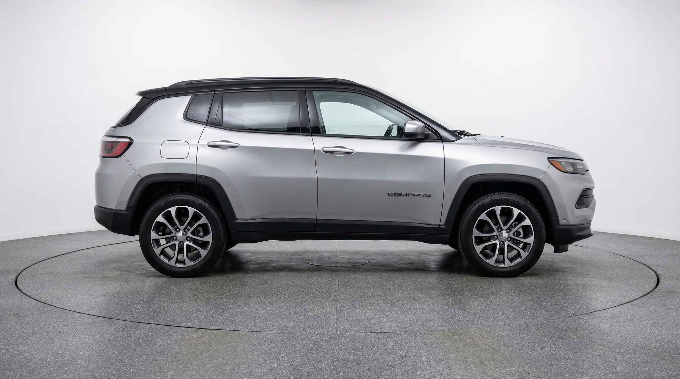 Used 2025 Jeep Compass Limited image 11