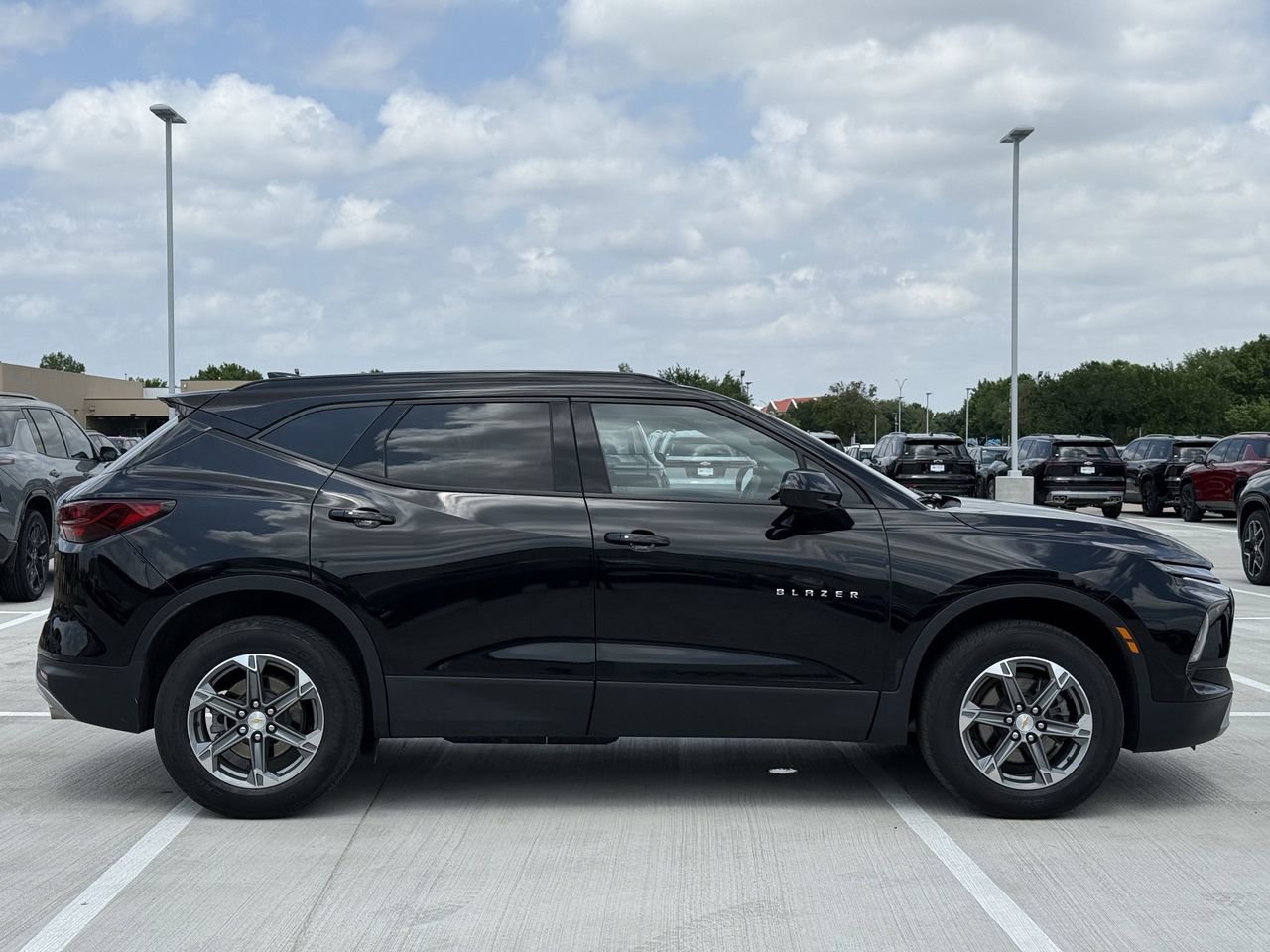 Used 2023 Chevrolet Blazer LT w/ Convenience Package FWD image 3