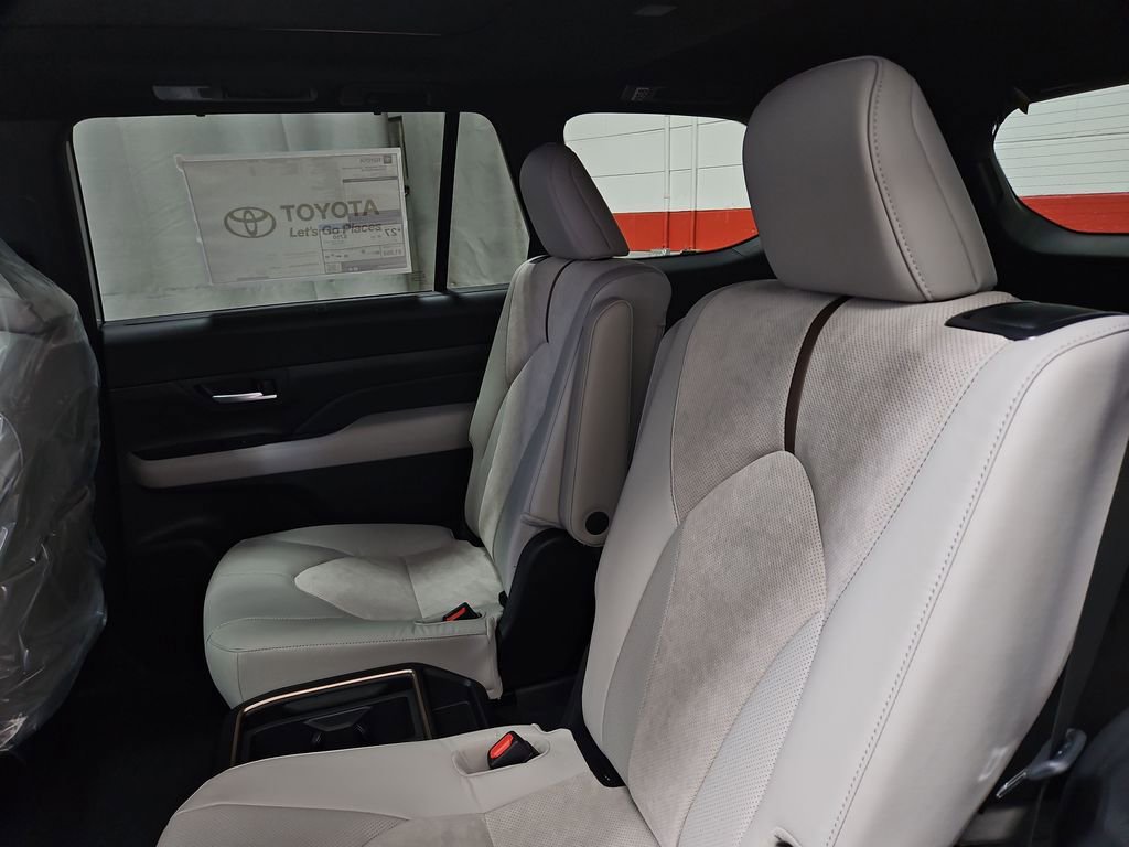 New 2026 Toyota Grand Highlander AWD Hybrid image 25
