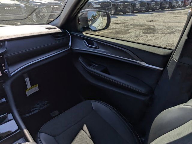 New 2026 Jeep Grand Cherokee Laredo image 18