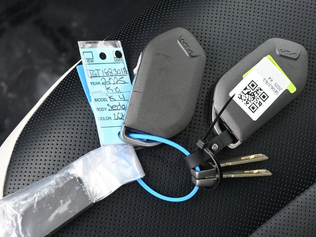 Used 2025 Kia K4 GT-Line w/ GT-Line Premium Package image 19