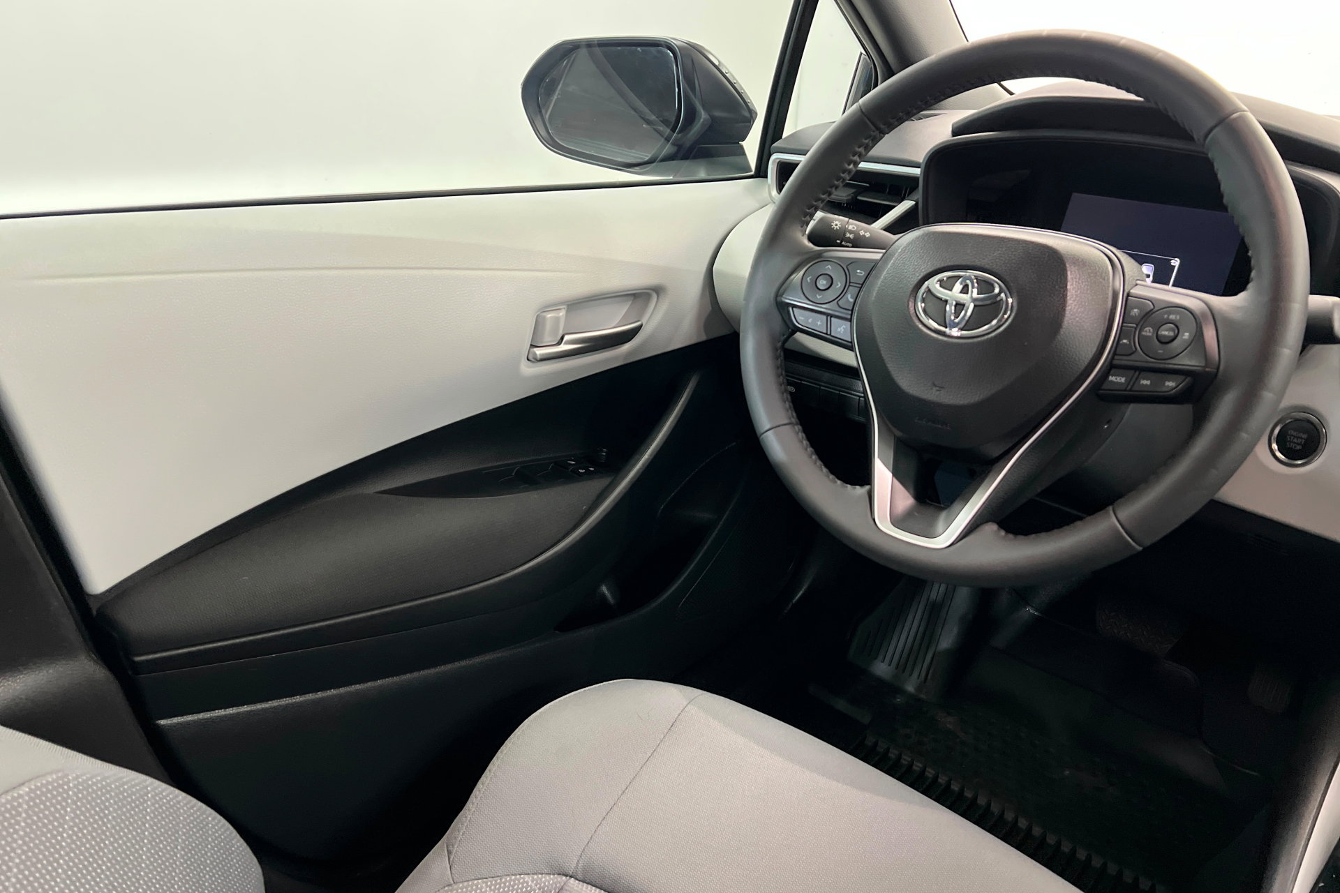 Used 2026 Toyota Corolla SE image 11