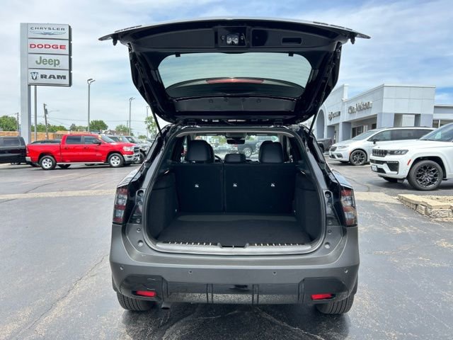 Used 2025 Nissan Kicks SR w/ Illumination Package AWD/4WD image 6